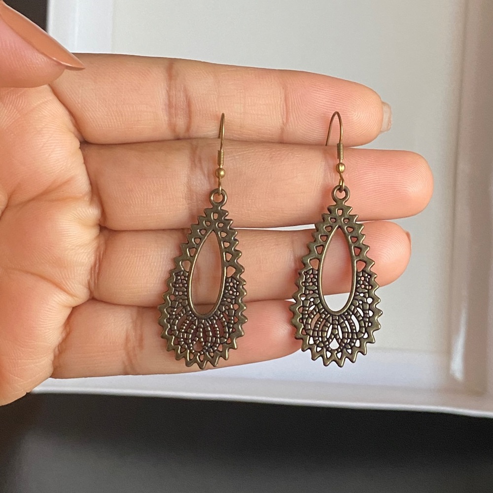 Earrings - Picture 3 of 4